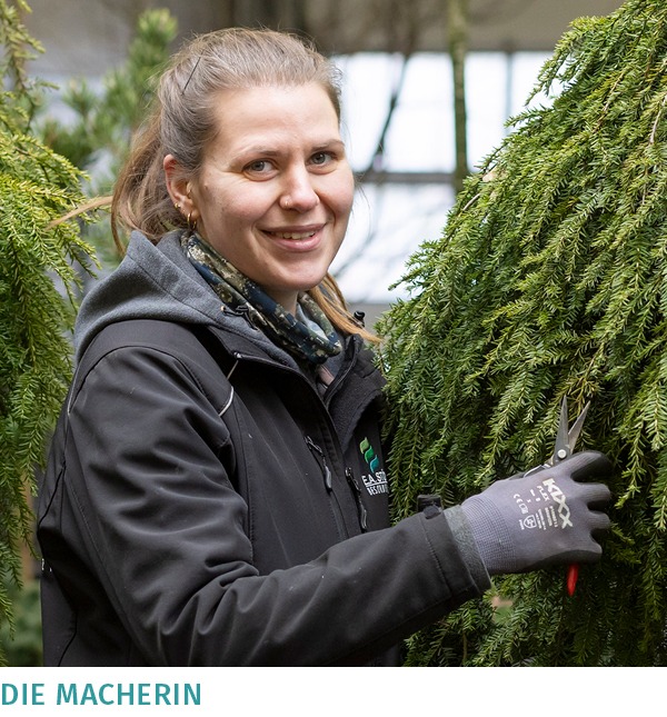 Als gelernte Gärtnerin übernimmt Lea vielfältige Aufgaben in der Produktion und Pflege der Pflanzen. Wir sind froh, sie seit 2025 im Team zu haben.