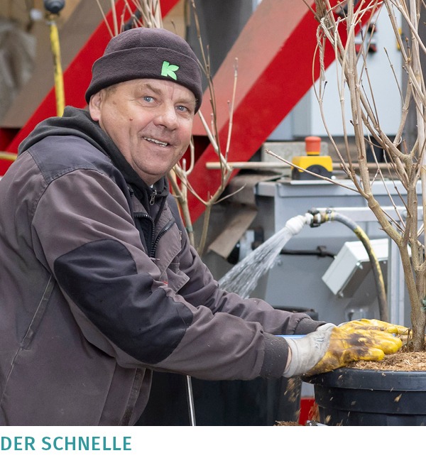 Pawel bringt die Topfmaschine zum Glühen: Er topft in einem Wahnsinns-Tempo Großcontainer und hält dabei trotzdem dem hohen Qualitätsanspruch stand.